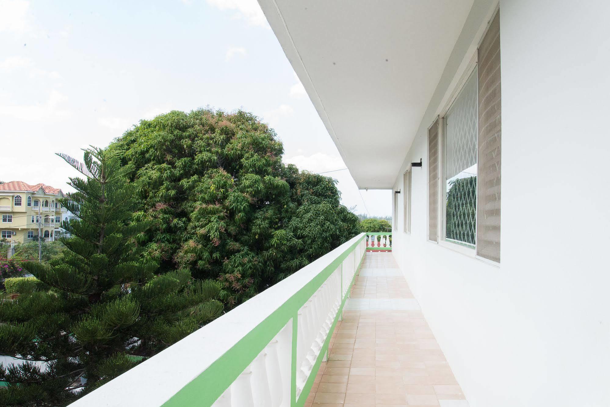 Villa Donna Inn Teluk Montego Bagian luar foto